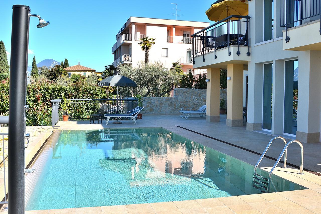 South Apartment With Pool Торри-дель-Бенако Экстерьер фото
